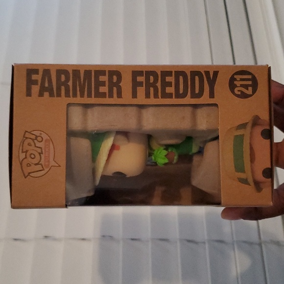 Earth Day 🌎 Farmer Freddy Funko Pop 211 Exclusive  Collectible 🔥 - Picture 9 of 9